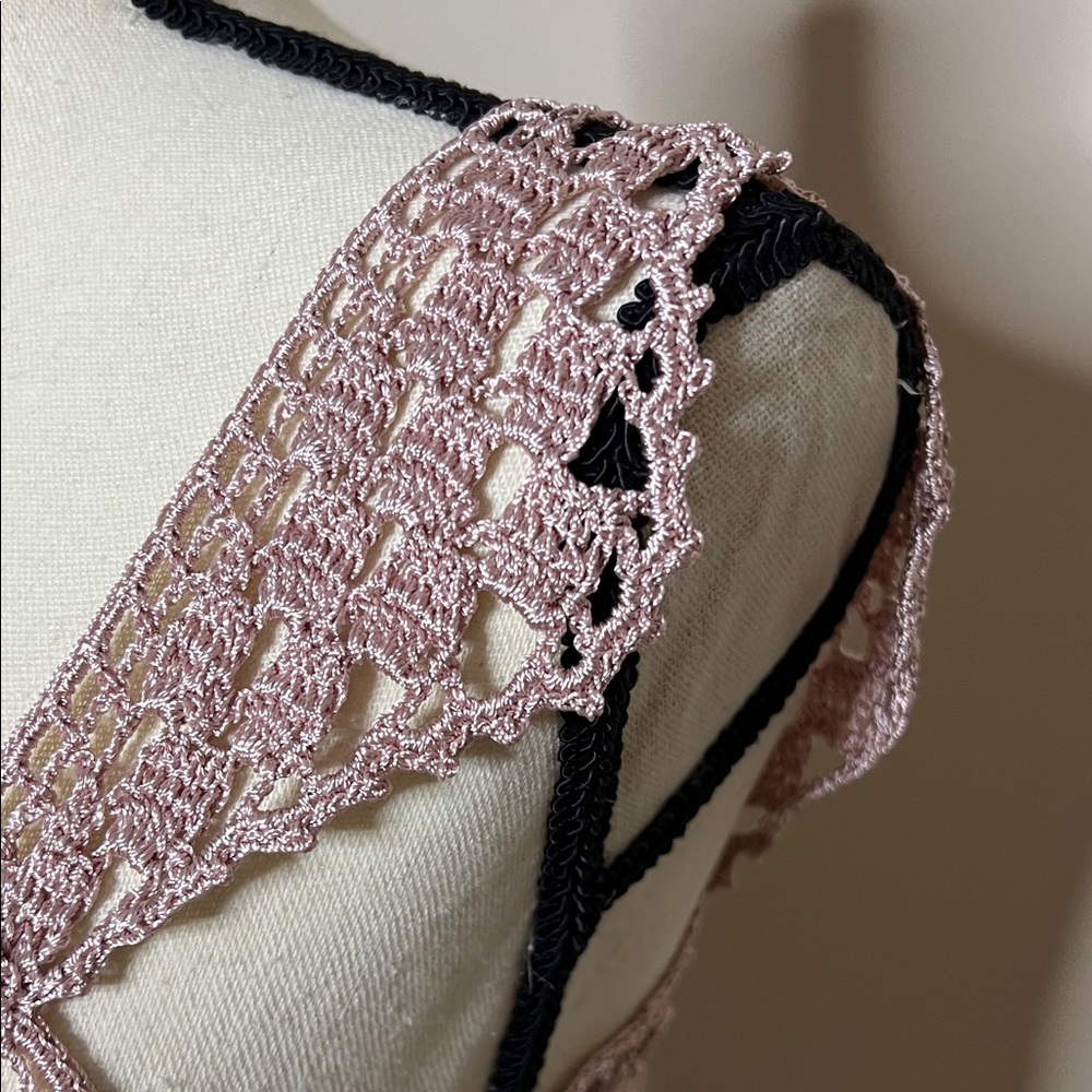 🌸🩷The Limited Crochet Lace Blouse in Light Purple - Picture 12 of 15